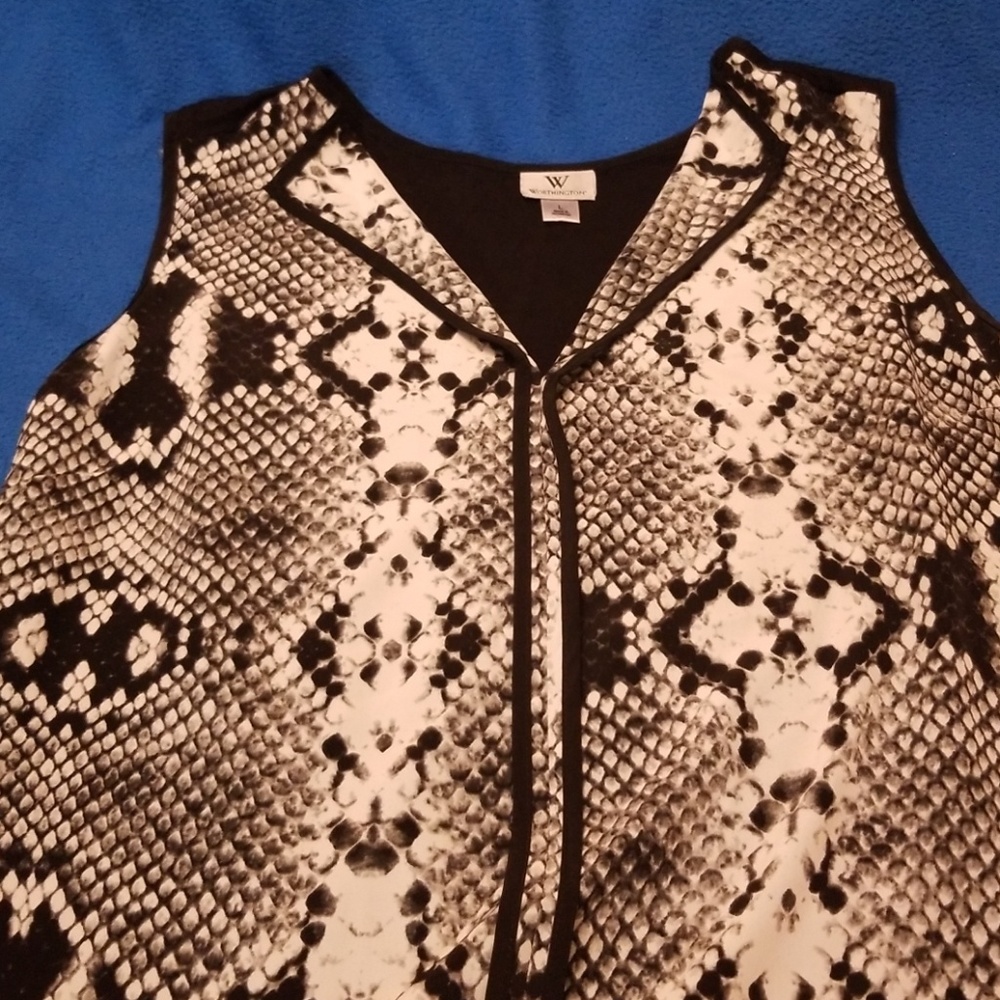 Worthington top. Size larger.